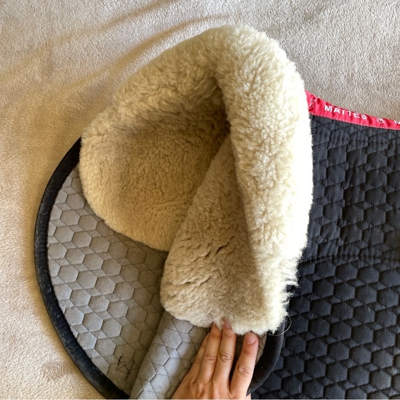 Mattes sheepskin jumping saddle pad black - Picture 12 of 15